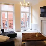 4 Bedrooms Apartment Hyde Park