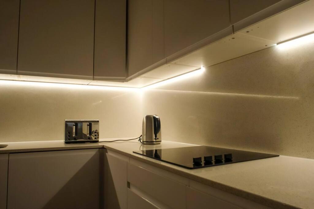 Apartment 4 Bedrooms Hyde Park *