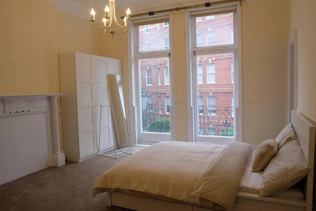 4 Bedrooms Hyde Park Apartment *