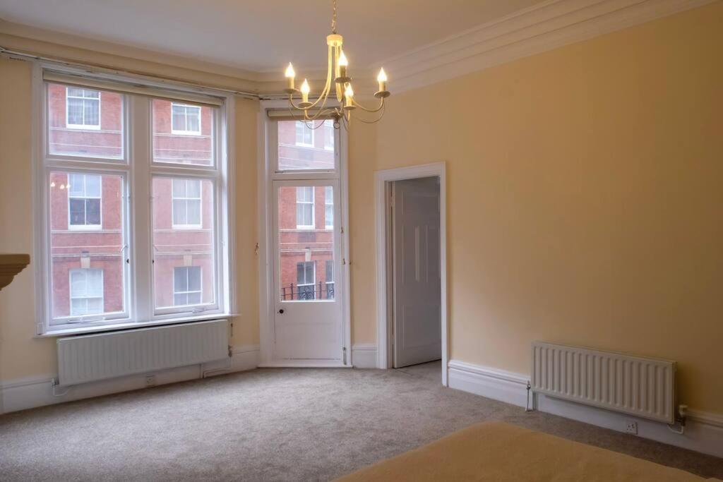 4 Bedrooms Hyde Park